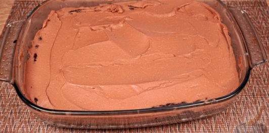 Фото приготовления рецепта: Турецкий «влажный» шоколадный торт - шаг №26