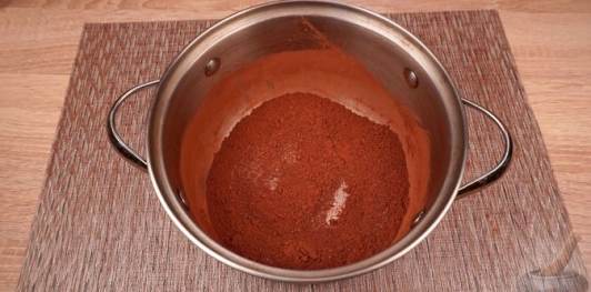 Фото приготовления рецепта: Турецкий «влажный» шоколадный торт - шаг №14