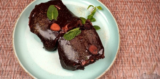 Фото приготовления рецепта: Турецкий «влажный» шоколадный торт - шаг №29