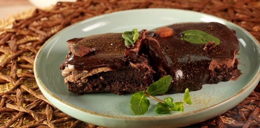 Фото приготовления рецепта: Турецкий «влажный» шоколадный торт - шаг №30