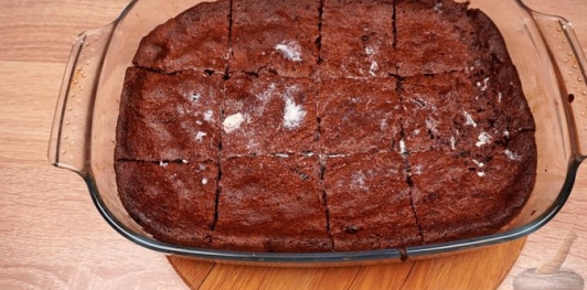 Фото приготовления рецепта: Турецкий «влажный» шоколадный торт - шаг №22