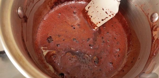 Фото приготовления рецепта: Турецкий «влажный» шоколадный торт - шаг №18