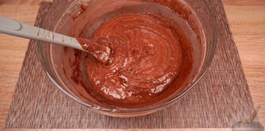 Фото приготовления рецепта: Турецкий «влажный» шоколадный торт - шаг №10