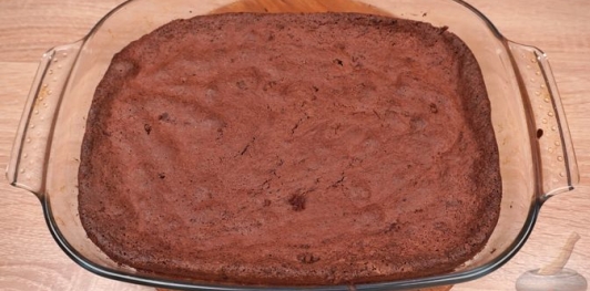 Фото приготовления рецепта: Турецкий «влажный» шоколадный торт - шаг №19