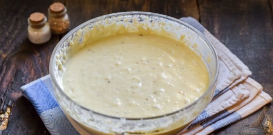 Фото приготовления рецепта: Творожно-сырные маффины с помидорами черри - шаг №6