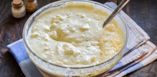 Фото приготовления рецепта: Творожно-сырные маффины с помидорами черри - шаг №9