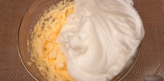 Фото приготовления рецепта: Венгерский торт "Деак" (Deák-torta) - шаг №9