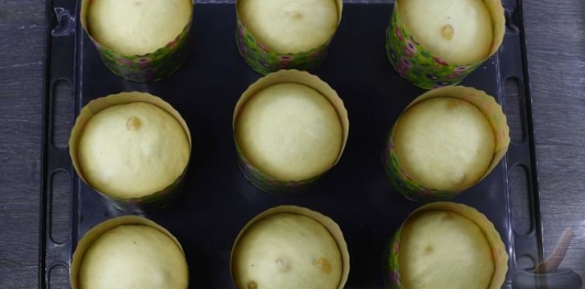 Фото приготовления рецепта: Влажные пасхальные куличи - шаг №33