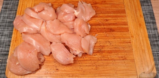 Фото приготовления рецепта: Жареное куриное филе в кляре с черемшой - шаг №9