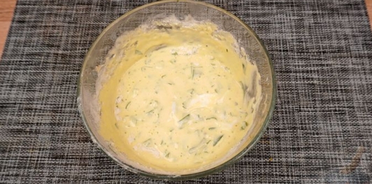 Фото приготовления рецепта: Жареное куриное филе в кляре с черемшой - шаг №8