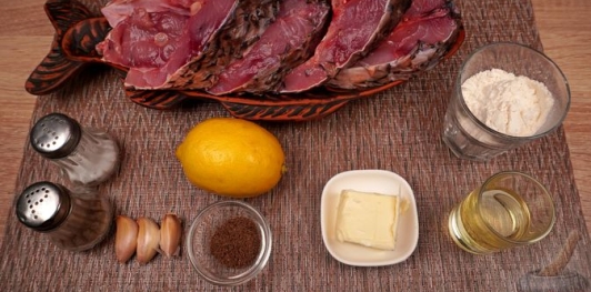 Фото приготовления рецепта: Жареный карп с тмином и чесноком - шаг №1