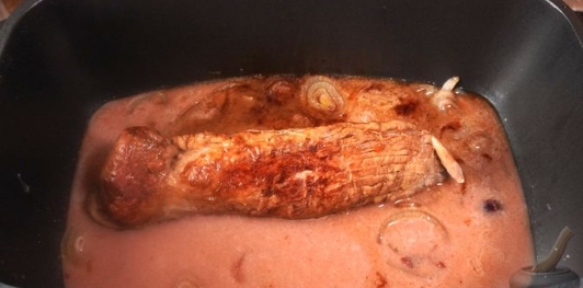 Фото приготовления рецепта: Жаркое из свинины под дичь - шаг №16