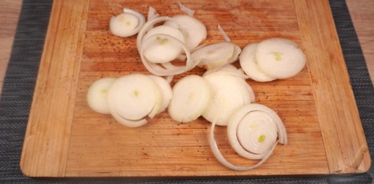 Фото приготовления рецепта: Жаркое из свинины под дичь - шаг №3