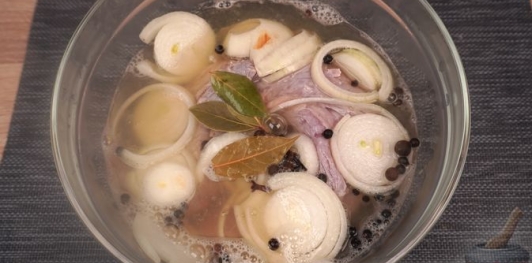 Фото приготовления рецепта: Жаркое из свинины под дичь - шаг №7