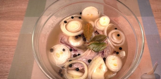 Фото приготовления рецепта: Жаркое из свинины под дичь - шаг №8