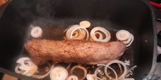 Фото приготовления рецепта: Жаркое из свинины под дичь - шаг №14