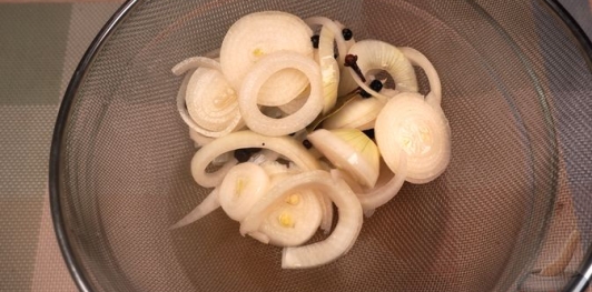 Фото приготовления рецепта: Жаркое из свинины под дичь - шаг №12