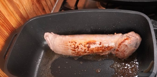 Фото приготовления рецепта: Жаркое из свинины под дичь - шаг №11