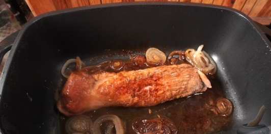 Фото приготовления рецепта: Жаркое из свинины под дичь - шаг №15